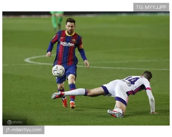 登贝莱训练迟到被罚买全队早餐，结果他叫了三辆保时捷送餐