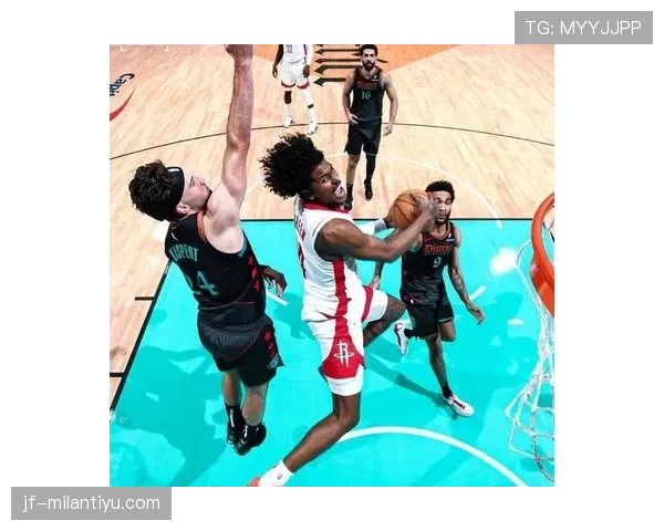 杰伦·格林无球跑动效率提升，拉开火箭外线空间